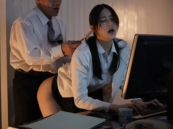 sex bố chồng Cô nhân viên thiếu thốn "tình cảm" và tên quản lý già may mắn