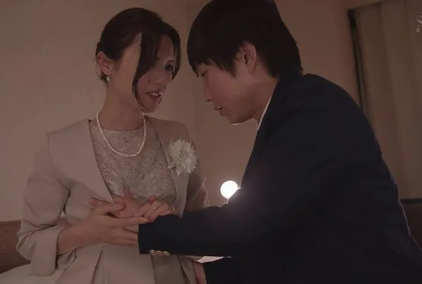 sex tsukasa aoi Má kế đến chúc mừng con trai tốt nghiệp và món quà bất ngờ