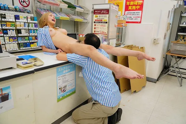 hoang thuy linh sex Anh cấp trên tống tình cô con gái ngổ ngáo của chủ cửa hàng tiện lợi